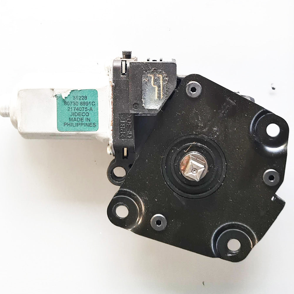 Nissan Caravan Deck Motor and Rack (POA)